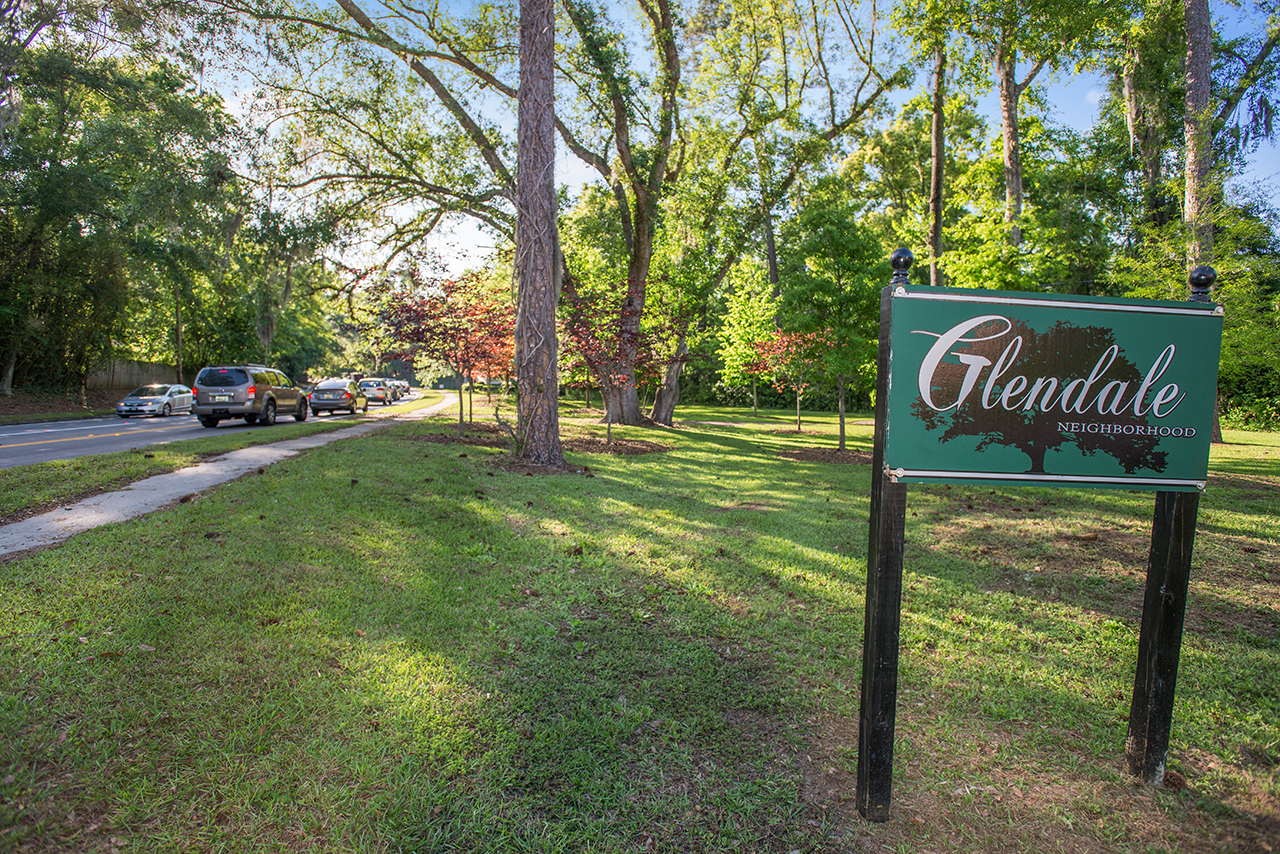 Glendale neighborhood sign in with community park in background