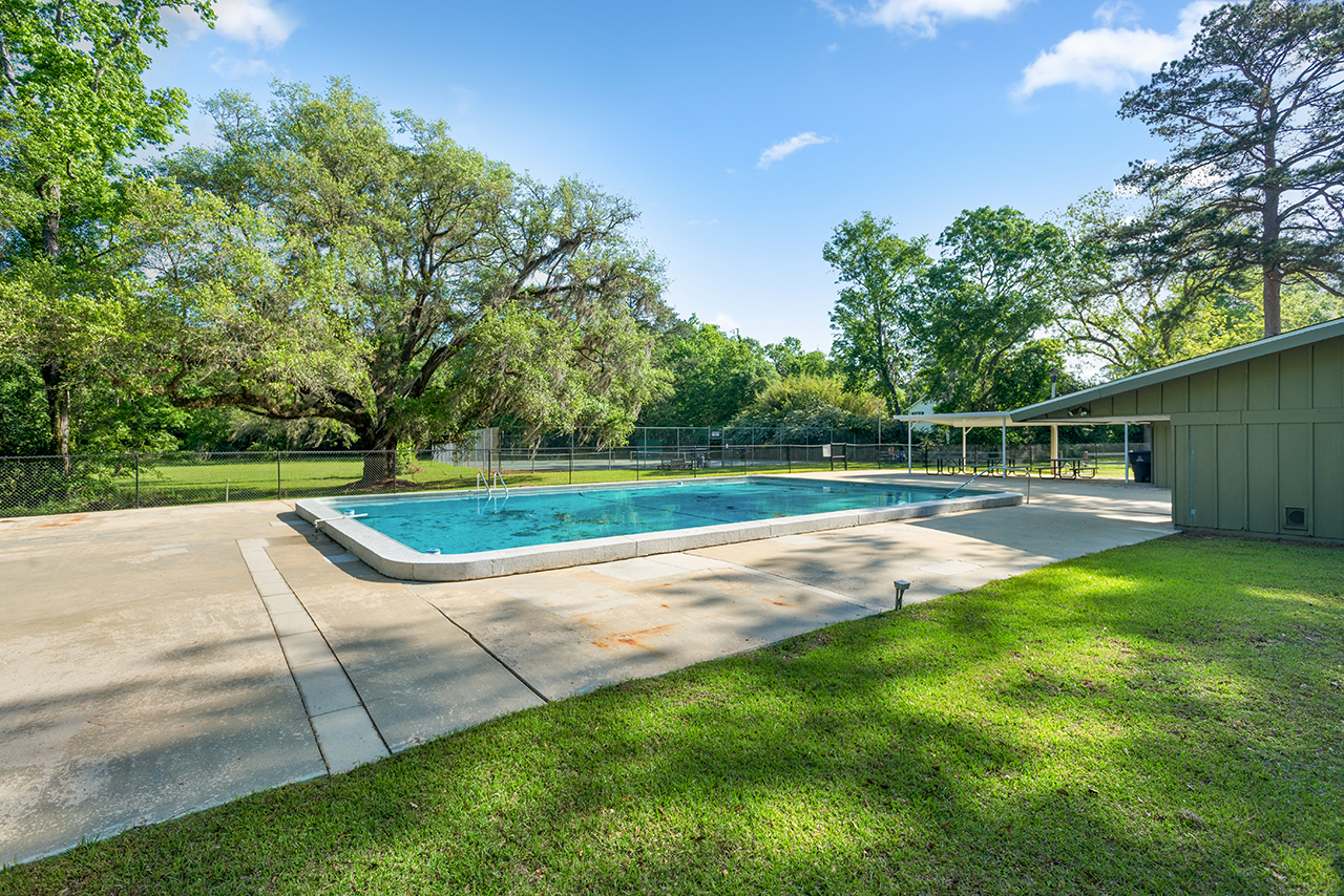 Swimming pool in Killearn Estates neighborhood, a subdivision in Tallahassee FL