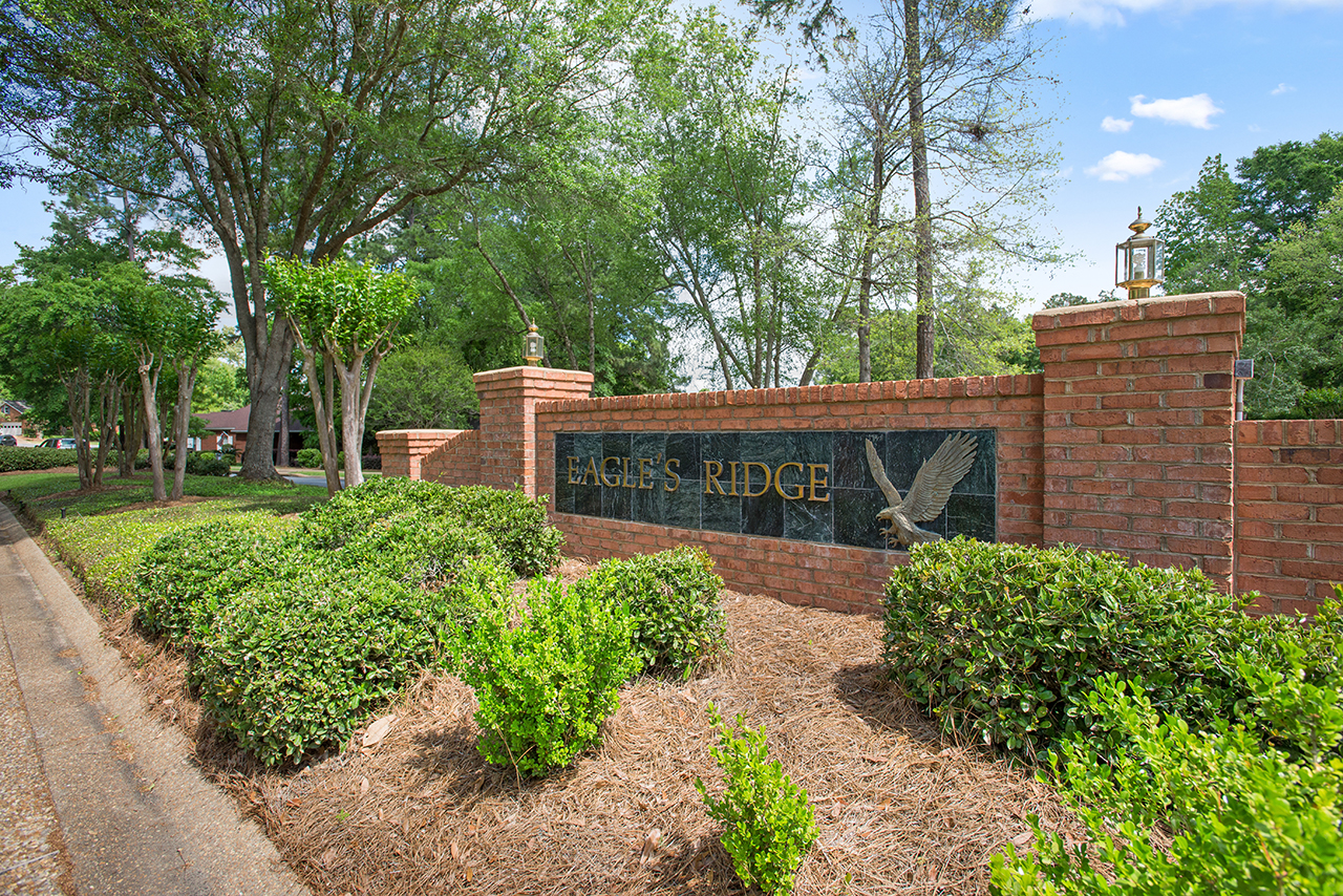 Eagles Ridge grand brick entrance sign to neighborhood